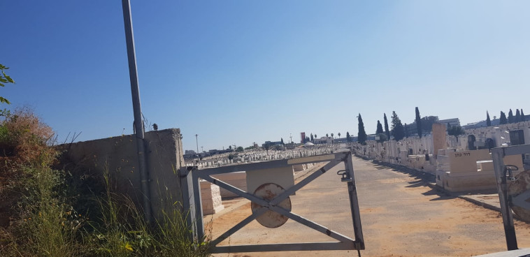 השער האחורי בבית העלמין סגולה בפתח תקווה