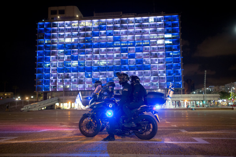 שוטרים בכיכר רבין בערב העצמאות