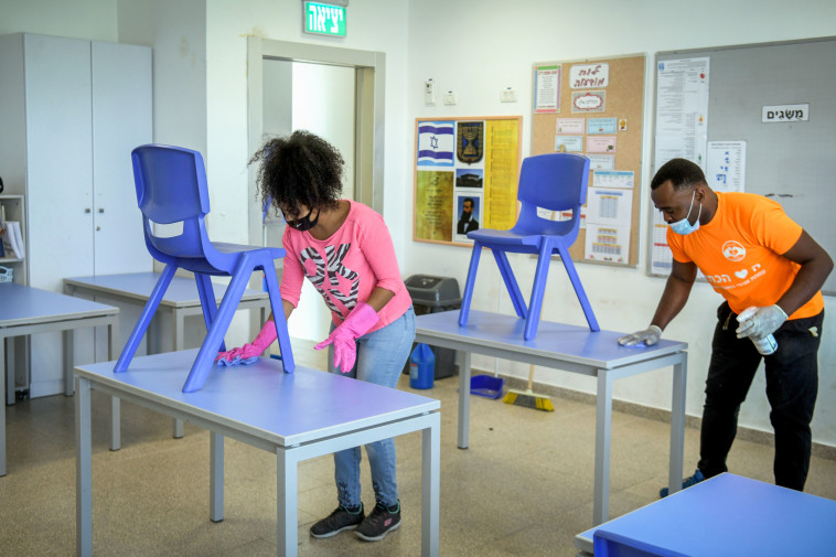 קורונה: מחטאים את בתי הספר לקראת חזרה ללימודים