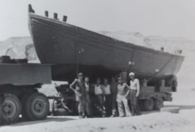 יעקב כהן כמוביל טקנים וספינות מחיפה לאילת לאחר מלחמת העצמאות  (צילום: באדיבות המשפחה)