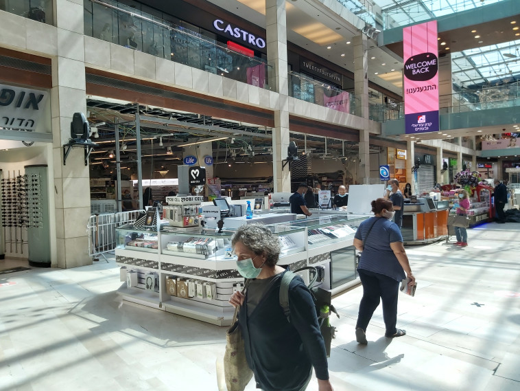 תנועת מבקרים דלילה בקניון גבעתיים