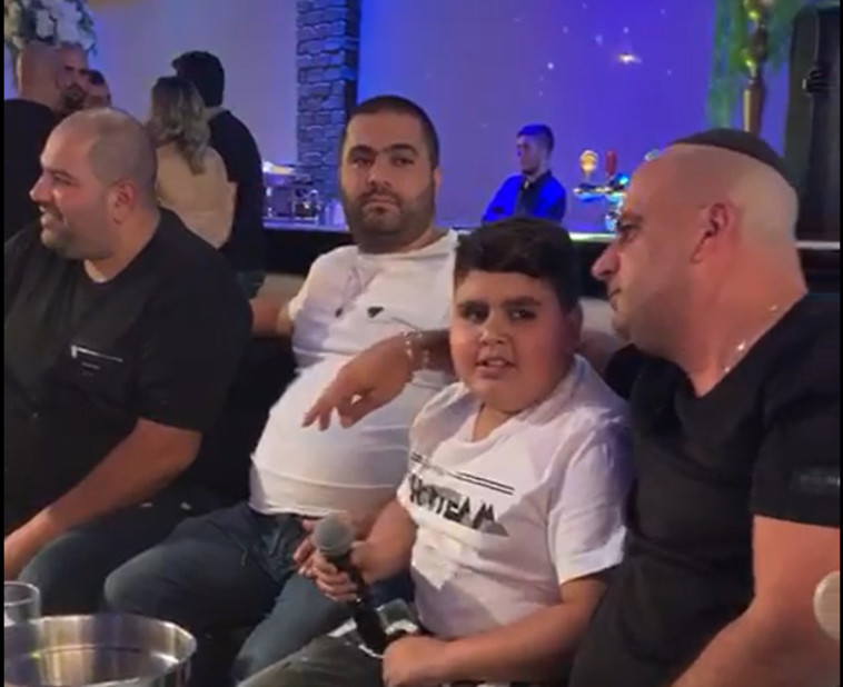 דקל וקנין לצידו של שמוליק הרוש