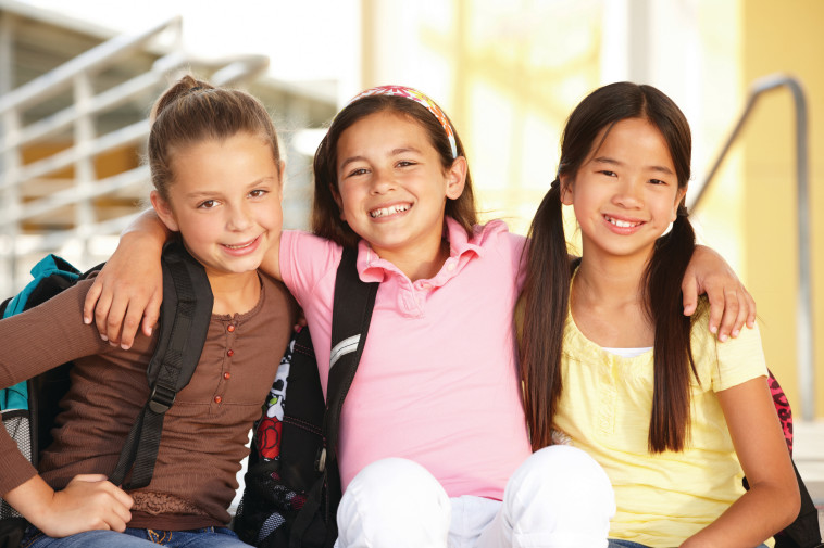 ילדות חברות