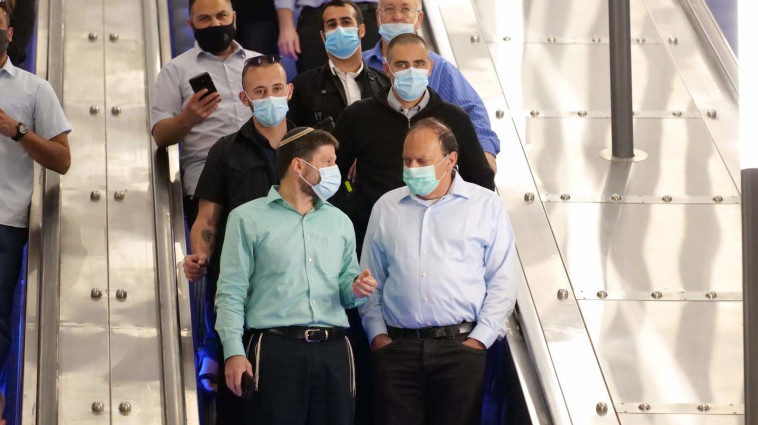 סמוטריץ' ומנכ''ל הרכבת בנסיעת הבכורה של הקו המהיר