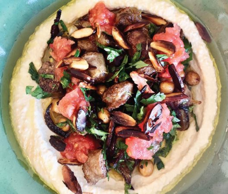 נקניקיות מרגז ושברי שקדים