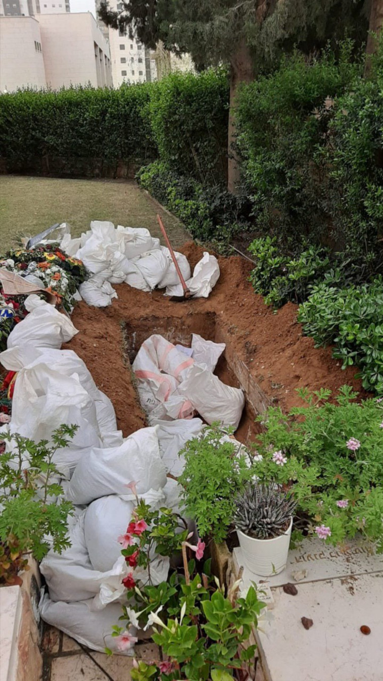 חילול חלקת הקבר של חלל צה''ל עמית בן יגאל ז''ל