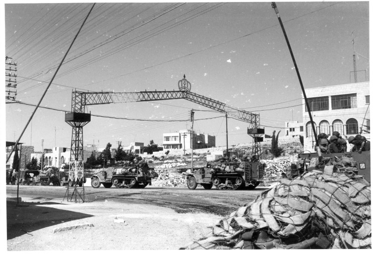כוחות צה''ל נכנסים לרמאללה בששת הימים