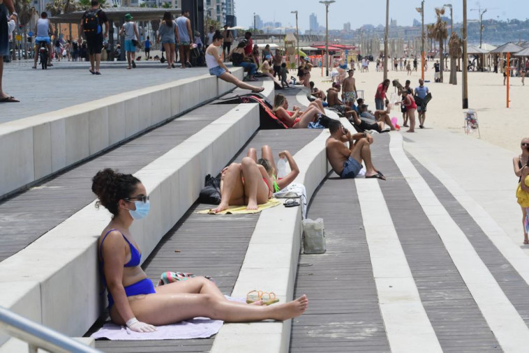 חופי תל אביב מלאים בצל שגרת הקורונה