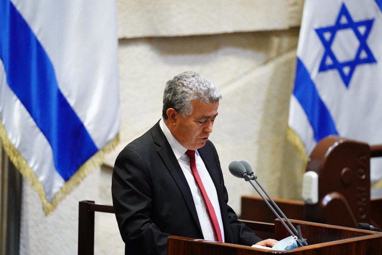 עמיר פרץ נואם במליאה