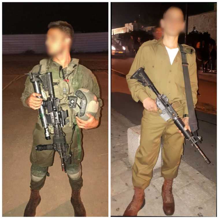 משמאל סמל א ומימין טוראי ש