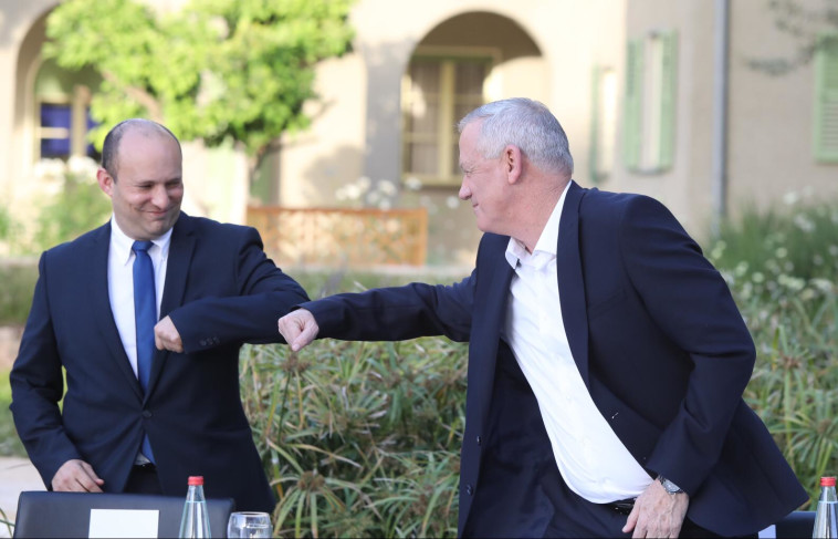 גנץ ובנט בטקס חילופי שר הביטחון