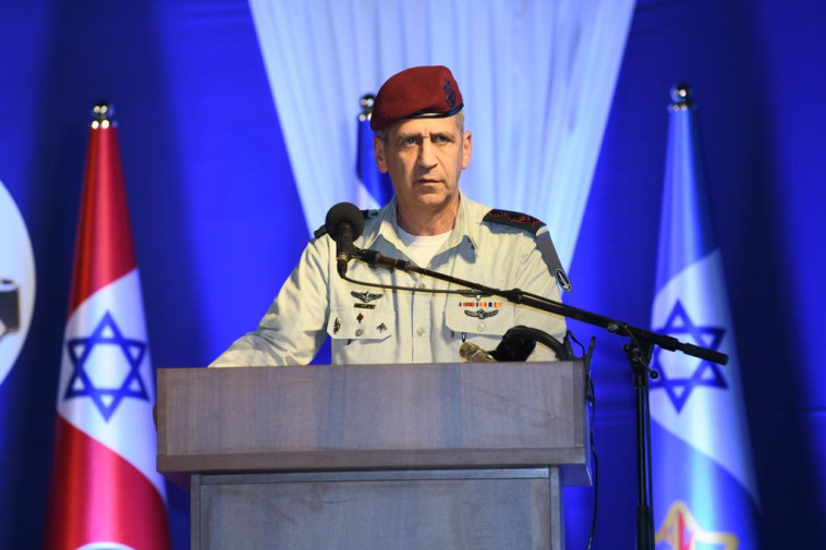 The first to get vaccinated in the army, Chief of Staff Aviv Kochavi (Photo: IDF Spokesman)