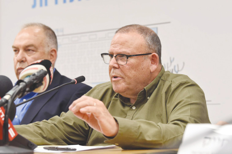 ארנון בר דוד 