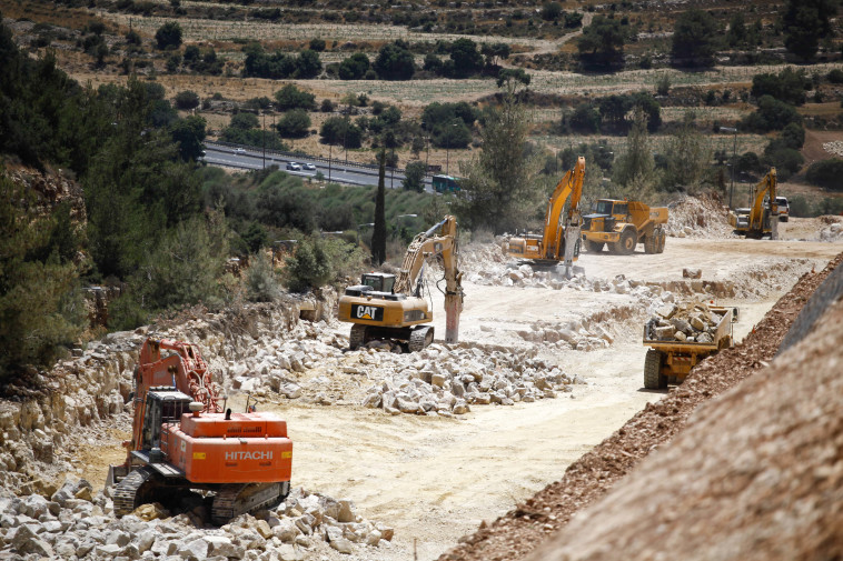 בניית תשתיות