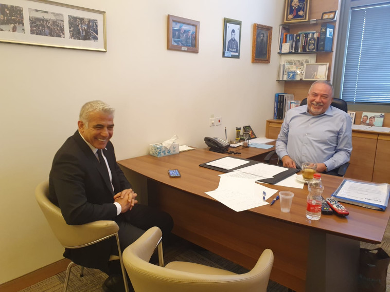 אביגדור ליברמן, יאיר לפיד