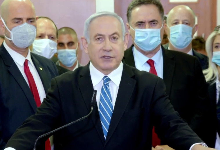 בנימין נתניהו בכניסה לבית המשפט