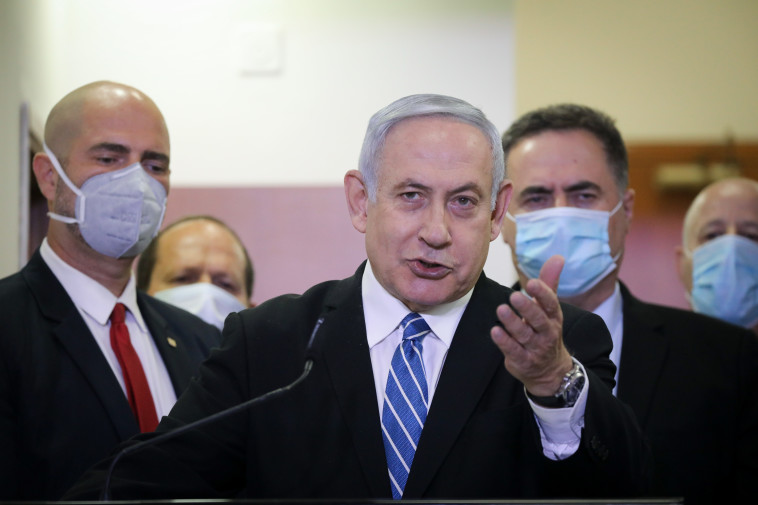 בנימין נתניהו בכניסה לבית המשפט