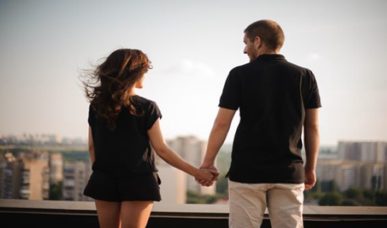 מצעיד אותי קדימה