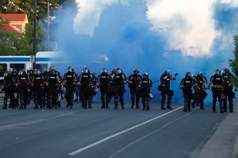 מהומות בארה''ב במחאה נגד אלימות שוטרים  (צילום:  REUTERS/Lucas Jackson)