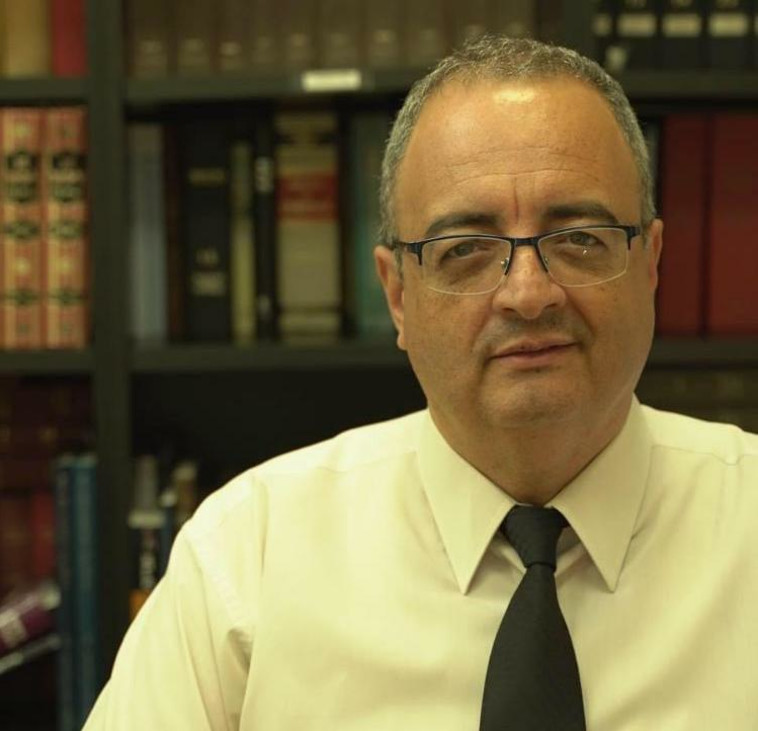 עו''ד לאון אמיראס