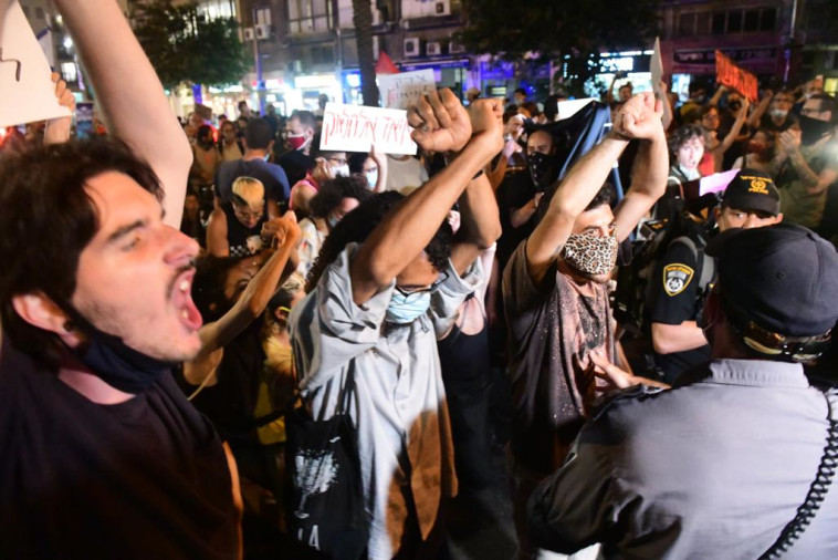 הפגנת השמאל נגד הסיפוח בכיכר רבין בת''א