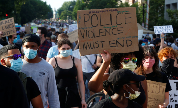 המחאה בארה''ב: הפגנה המונית בוושינגטון  (צילום: REUTERS/Jim Bourg)