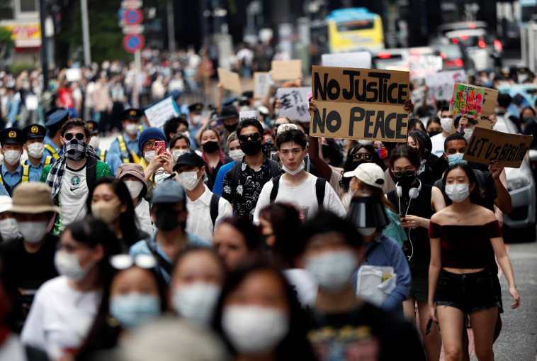 מחאה לזכר ג'ורג פלויד בטוקיו (צילום:  REUTERS/Issei Kato)