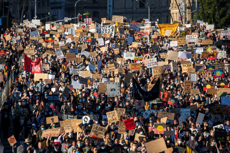 מחאה לזכר ג'ורג פלויד בבריסביין  (צילום:  AAP Image/Glenn Hunt via REUTERS )