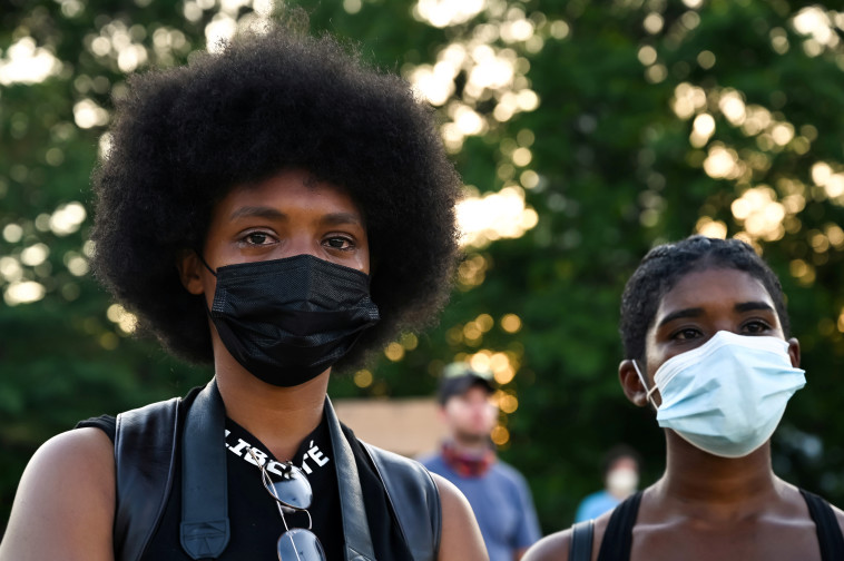 מפגינות בניו יורק במחאה על הרג ג'ורג' פלויד
