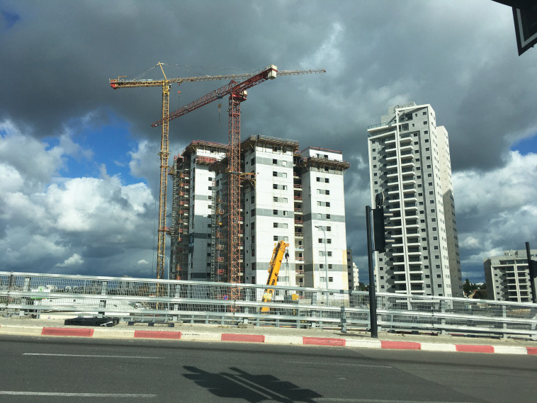 אתר בנייה ברחובות