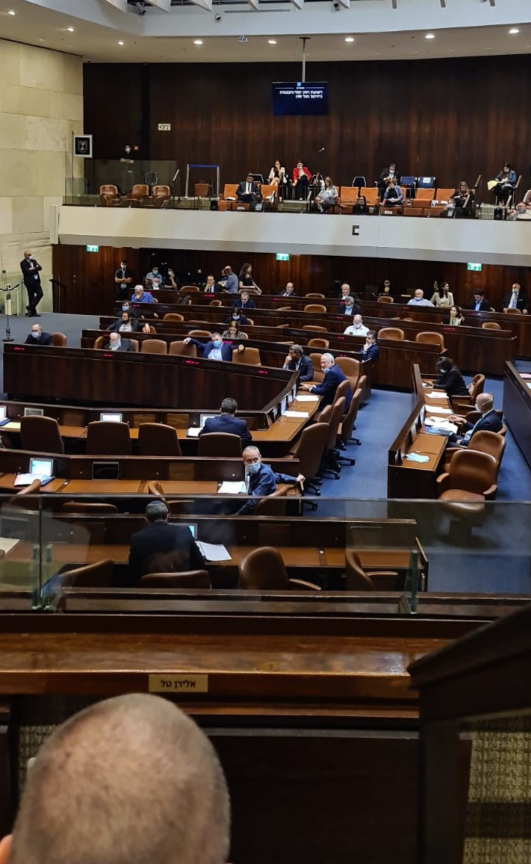 מליאת הכנסת מצביעה על החוק הנורבגי