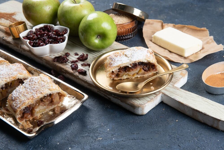 שטרודל תפוחים חגיגי עם בצק עלים של שמרית