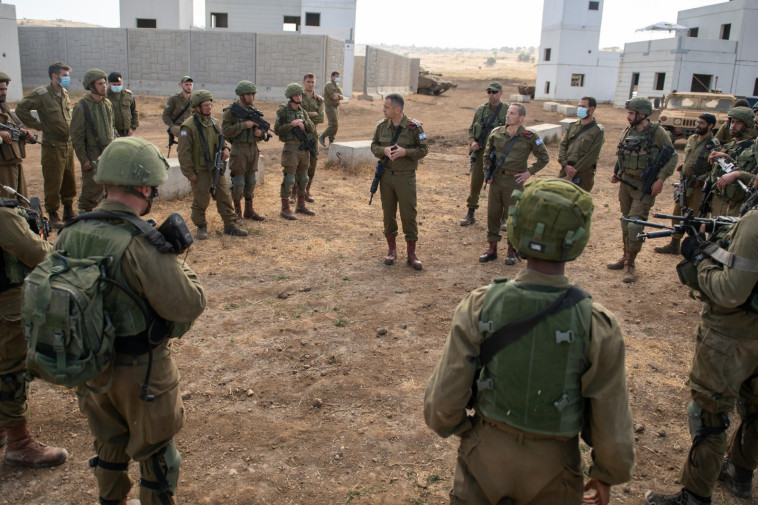 הרמטכ''ל בשיחה עם חיילים בפיקוד הצפון (צילום: דובר צה''ל)