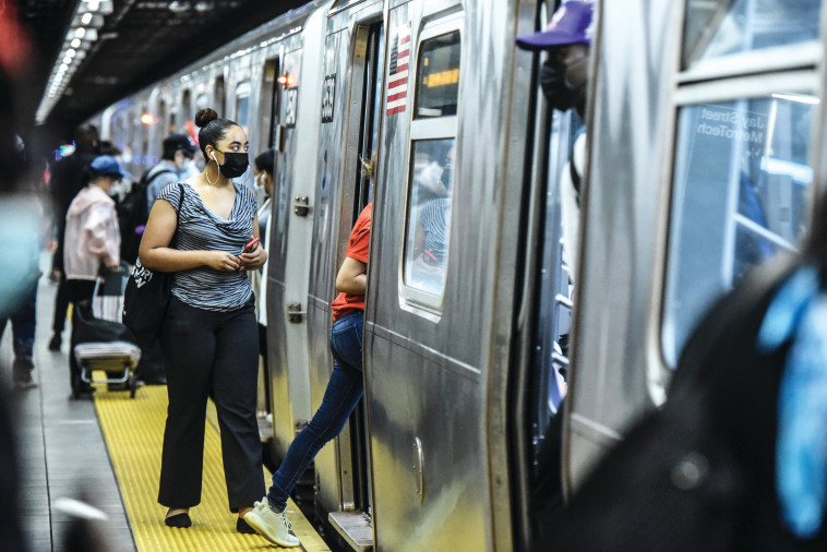קורונה בארה''ב: הרכבת התחתית בניו יורק 