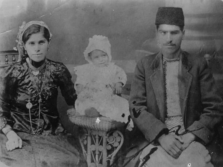 בכורה ומאיר בנאי עם בנם הבכור שמואל