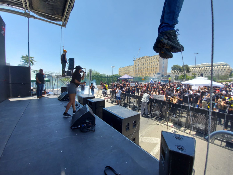 מחאת האמנים מול משרד האוצר בירושלים