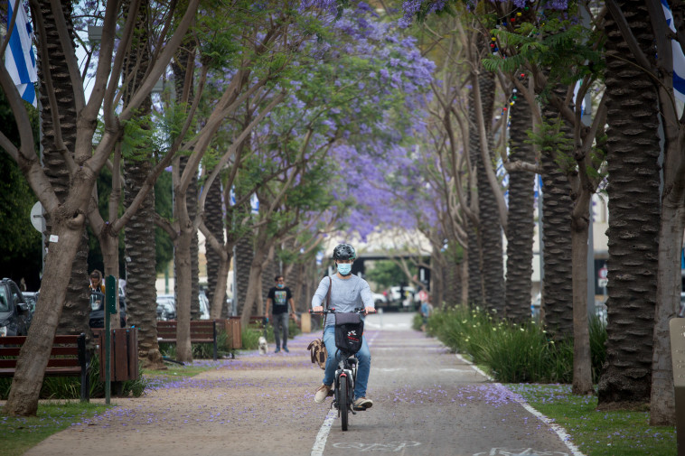 רוכב אופניים בתקופת הקורונה