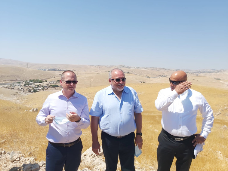 ליברמן במסיבת העיתונאים במעלה אדומים