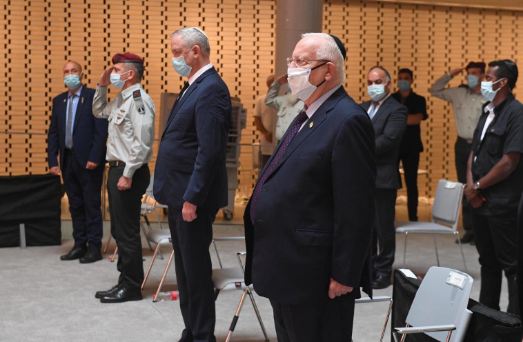 ריבלין, גנץ וכוכבי בטקס אזכרה לחללי ''צוק איתן''