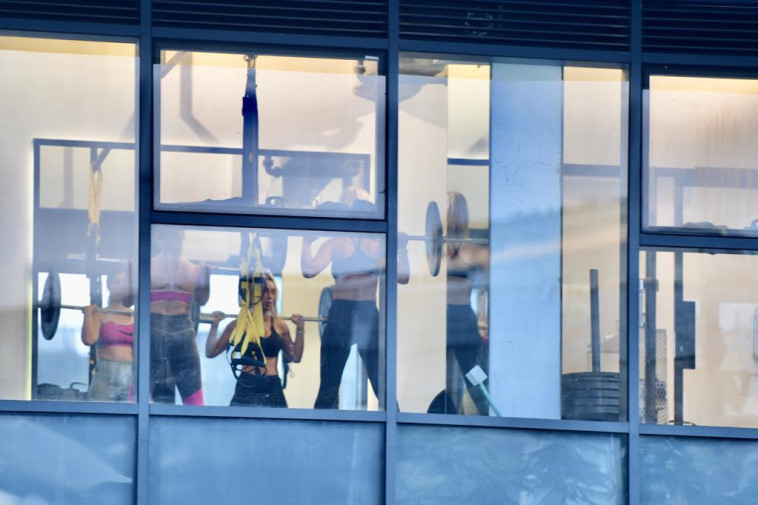 חדר כושר בתל אביב, למצולמים אין קשר לנאמר בכתבה