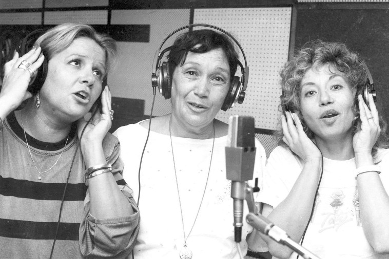 נעמי שמר עם חווה אלברשטיין וריימונד אבקסיס