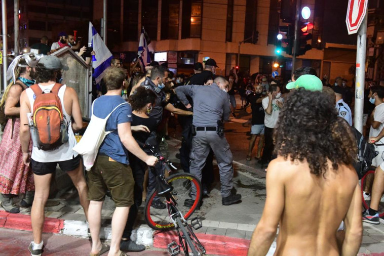 עימותים בין המפגינים למשטרה לאחר מחאת העצמאיים בת''א