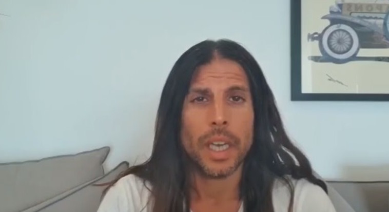 רוי בוי מתנצל