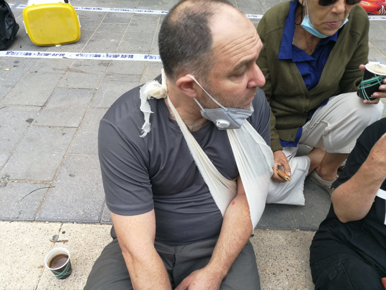 מפגינים מחוץ למעון רה''מ