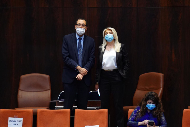 אסנת מארק, צבי האוזר