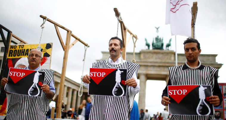 מחאת איראניים נגד ההוצאות להורג במדינתם (צילום: REUTERS/Hannibal Hanschke)
