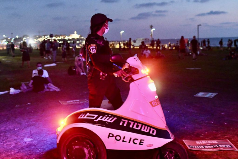 מחאת הדגלים השחורים: המשטרה נערכת להפגנה בצארלס קלור ת''א