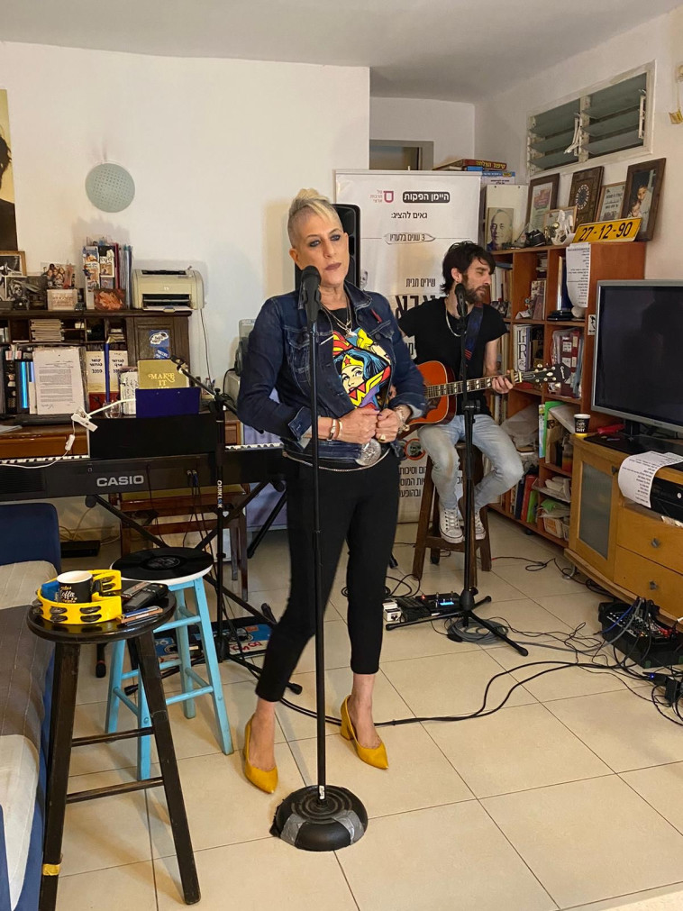 סי היימן ואלעד שודלר בסלון