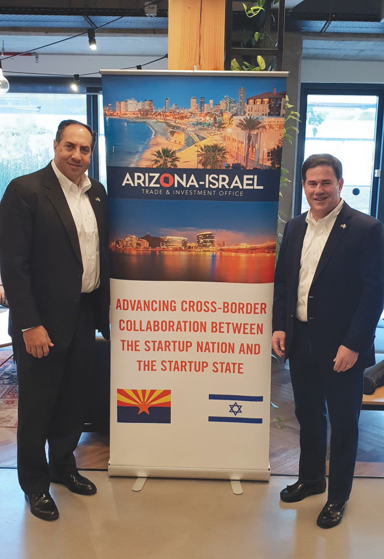 דוד יערי מנכ''ל לשכת הסעד והששקעות של אריזונה לצד דאג