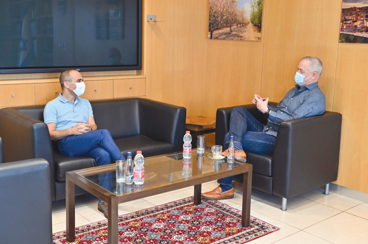 גנץ ופרופ' גמזו